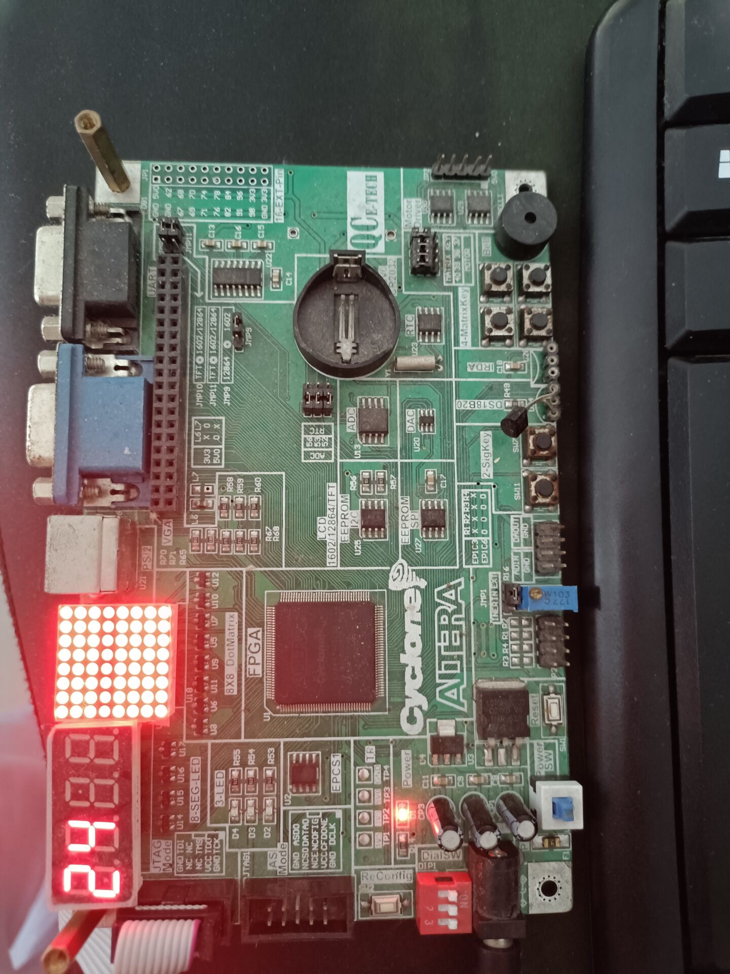 篮球比赛倒计时器 Verilog Quartus 开发板验证图片 QC-开发板.jpg