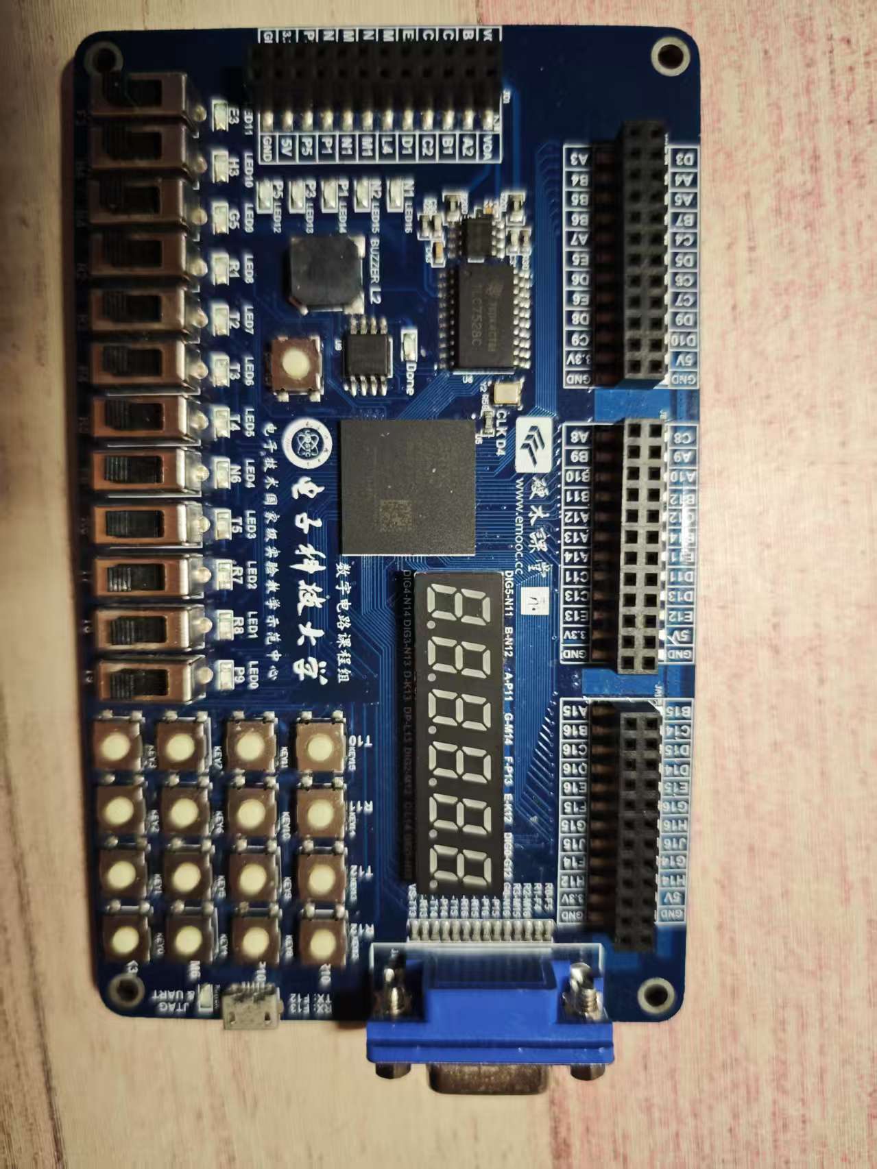 乘法计算器 FPGA 设计 Verilog Vivado 开发板验证图片 硬木开发板.jpg